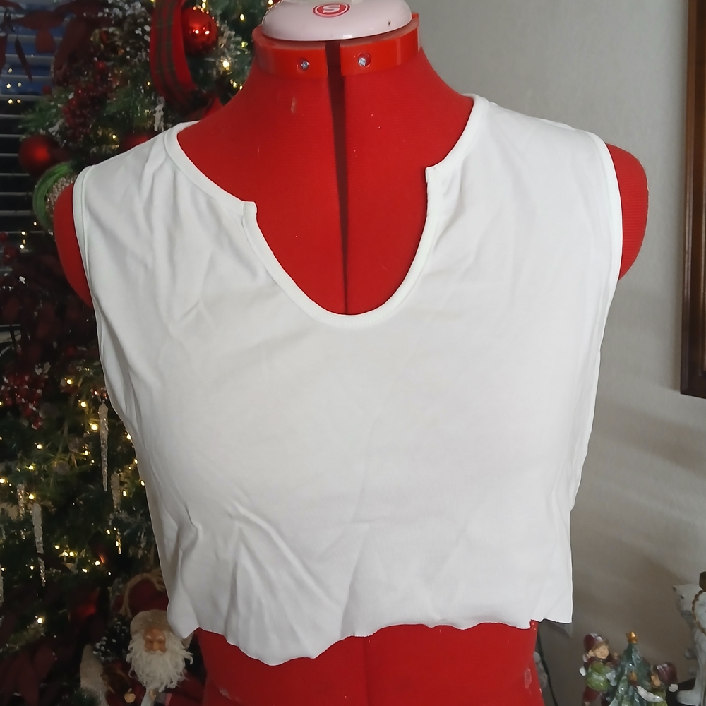 SHEIN White Sleeveless Crop Top